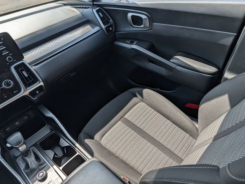 Certified 2022 Kia Sorento LX AWD/4WD image 11