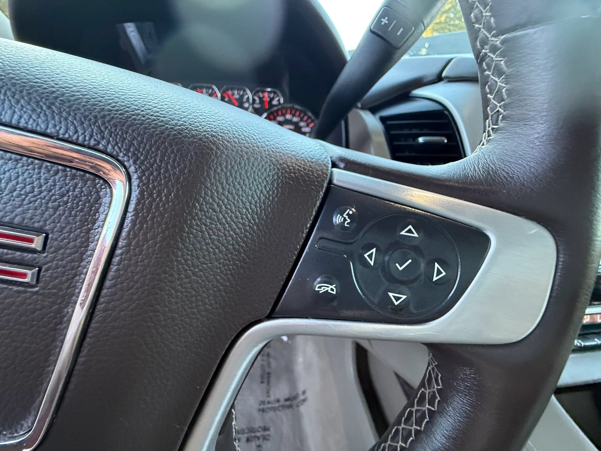 Used 2015 GMC Yukon XL SLT w/ HD Trailering Package AWD/4WD image 21