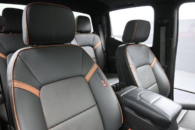 Used 2025 GMC Canyon AT4 w/ Technology Plus Package AWD/4WD image 32