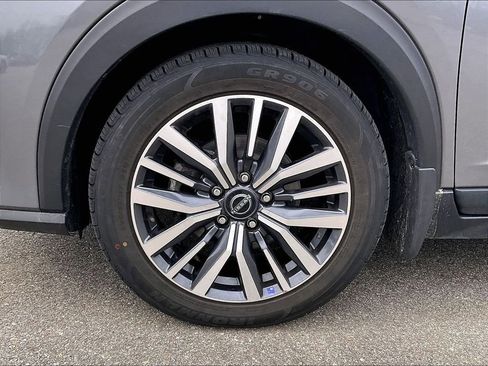 Used 2023 Nissan Kicks SV image 7