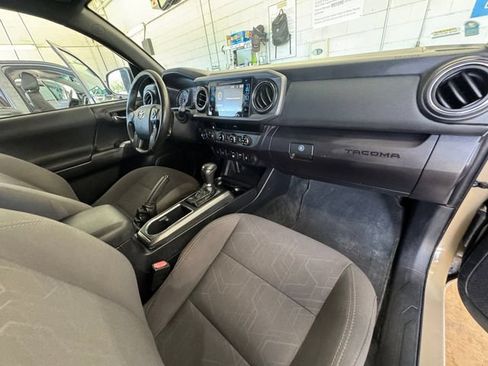 Used 2018 Toyota Tacoma TRD Off-Road w/ Technology Package AWD/4WD image 30