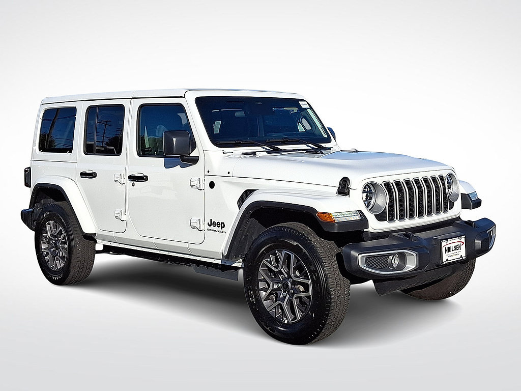 Used 2026 Jeep Wrangler Unlimited Sahara AWD/4WD image 1