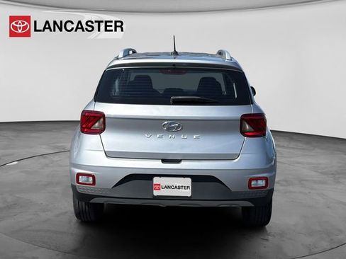 Used 2025 Hyundai Venue SEL FWD image 6
