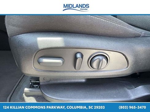 Used 2023 Chevrolet Traverse LT FWD image 17