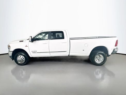 New 2025 RAM 3500 Limited w/ Towing Technology Group image 4