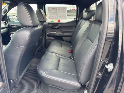 Used 2021 Toyota Tacoma Limited image 19