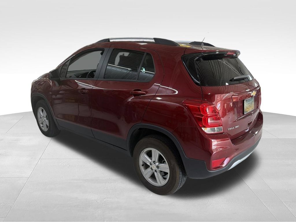 Used 2021 Chevrolet Trax LT w/ Driver Confidence Package AWD/4WD image 8
