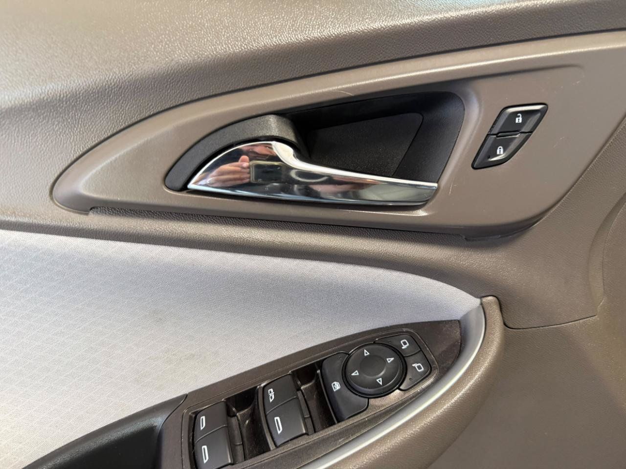 Used 2025 Chevrolet Malibu LT FWD image 11