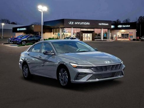New 2026 Hyundai Elantra Sport FWD image 11