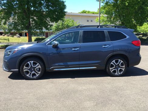 Used 2023 Subaru Ascent Touring AWD/4WD image 3
