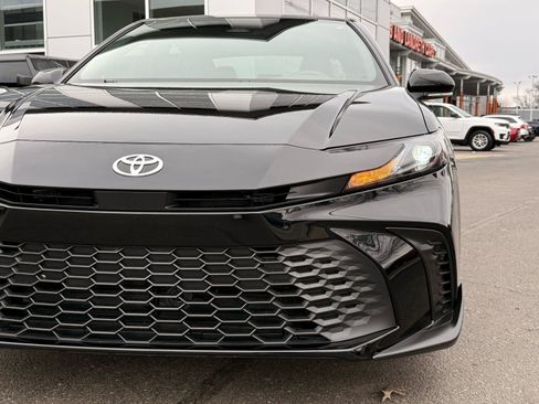 Used 2025 Toyota Camry SE image 9