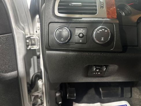 Used 2011 Chevrolet Avalanche LTZ AWD/4WD image 36