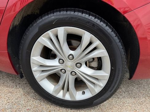 Used 2014 Chevrolet Impala LT w/ Convenience Package image 16