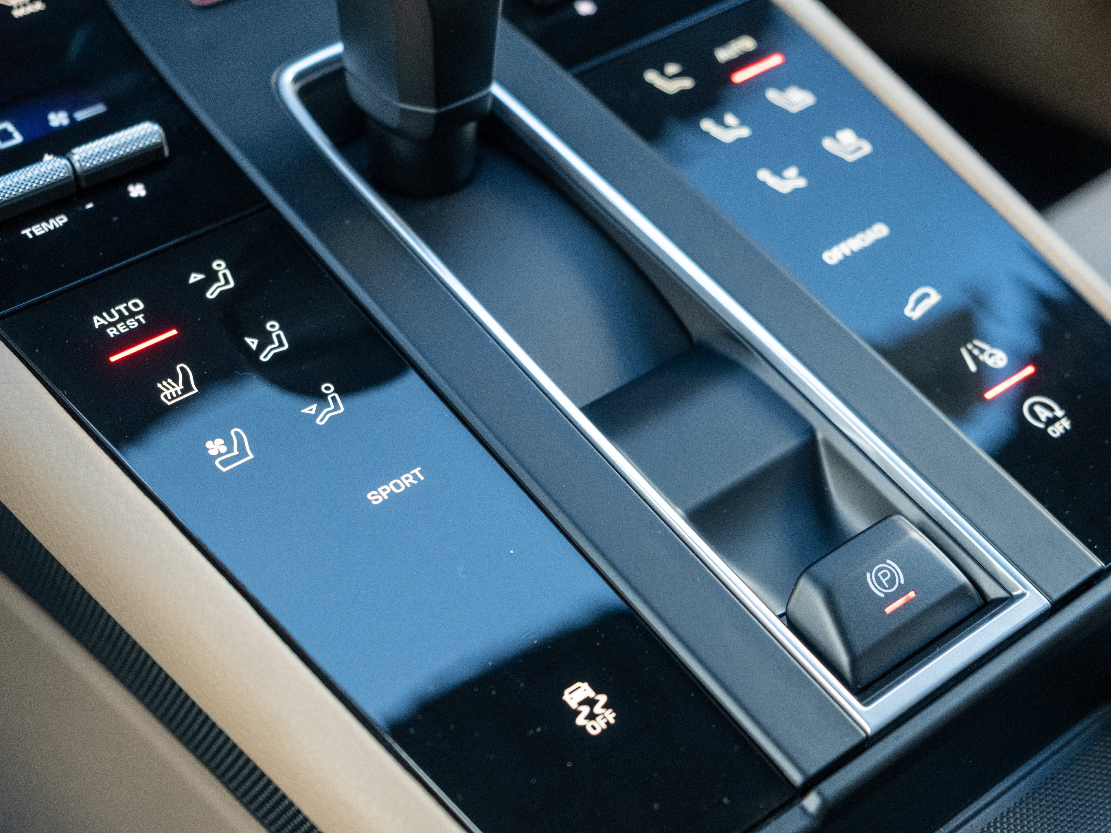 Certified 2026 Porsche Macan AWD/4WD image 33