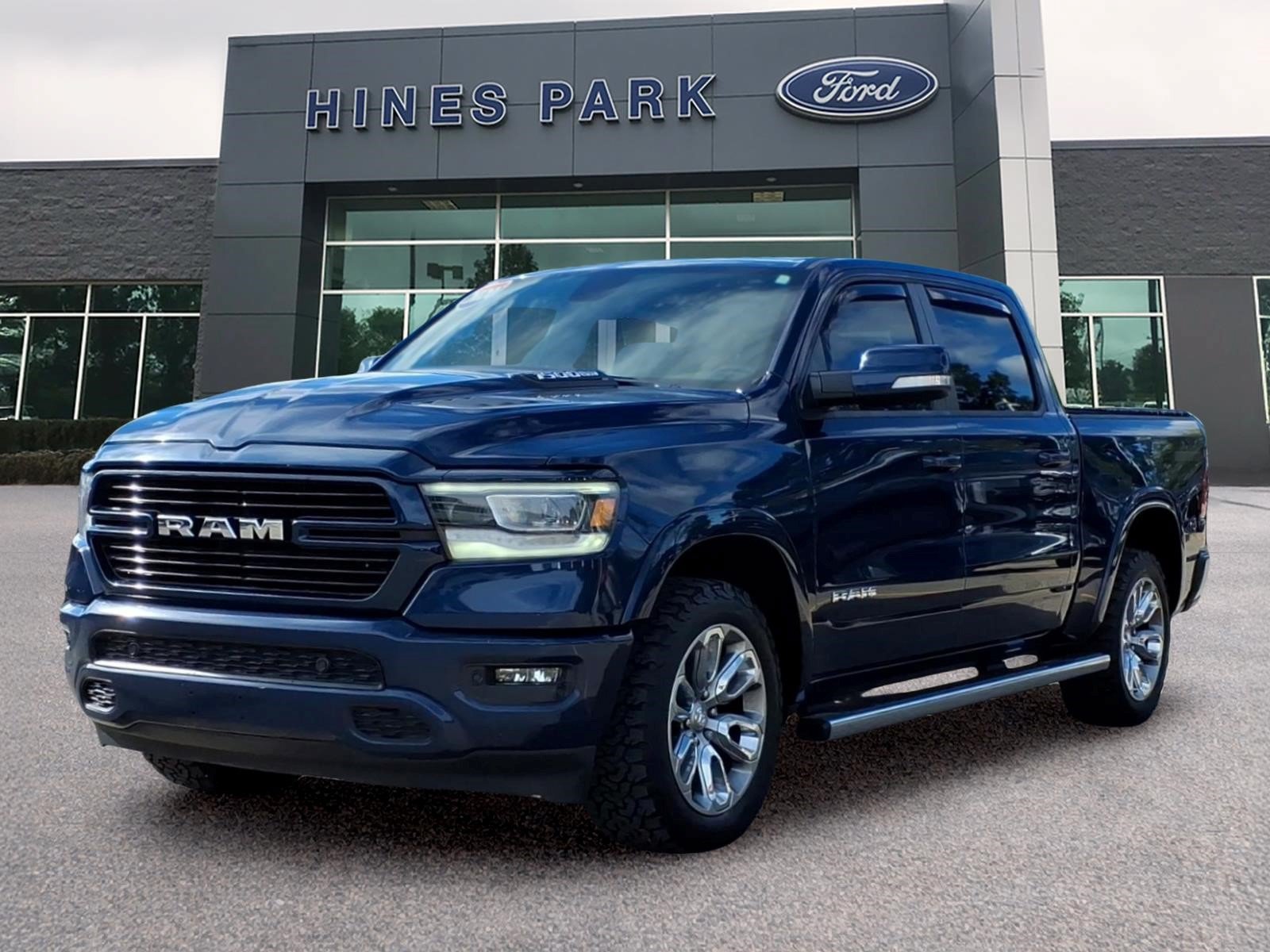 Used 2020 RAM 1500 Laramie w/ Sport Appearance Package AWD/4WD image 3