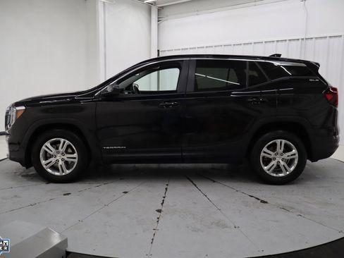 Used 2024 GMC Terrain SLE image 9