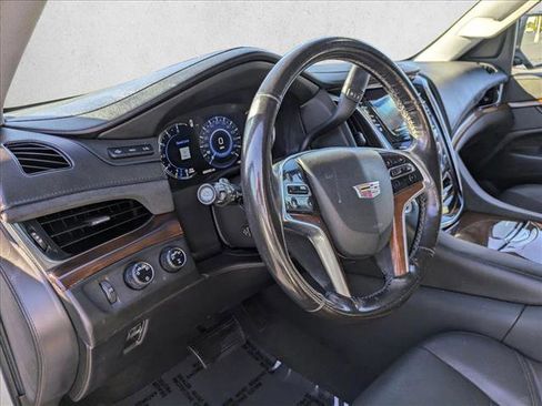 Used 2018 Cadillac Escalade ESV Premium Luxury image 10