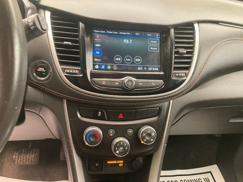 Used 2019 Chevrolet Trax LT w/ LT Convenience Package AWD/4WD image 22