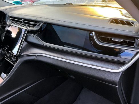 Used 2022 Jeep Grand Cherokee L Limited w/ Luxury Tech Group II image 17