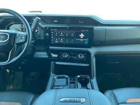 Used 2025 GMC Sierra 2500 AT4 w/ AT4 Premium Plus Package AWD/4WD image 12