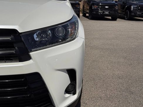 Used 2019 Toyota Highlander SE FWD image 8