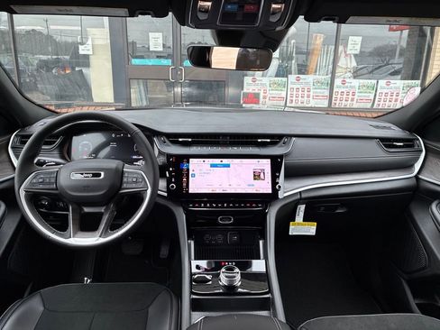 New 2026 Jeep Grand Cherokee Laredo image 12