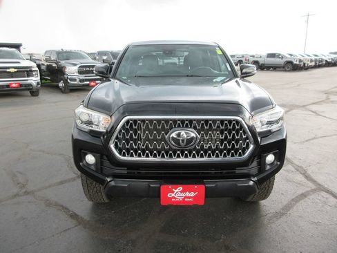 Used 2019 Toyota Tacoma TRD Off-Road AWD/4WD image 13