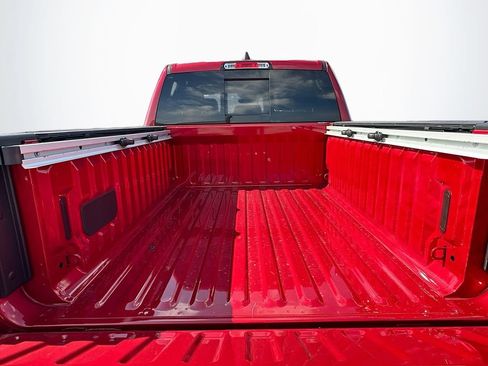 New 2026 RAM 1500 4x4 Crew Cab image 32
