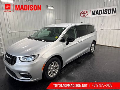 Used 2024 Chrysler Pacifica Touring-L