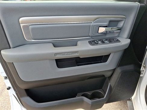 Used 2019 RAM 1500 Classic SLT image 9