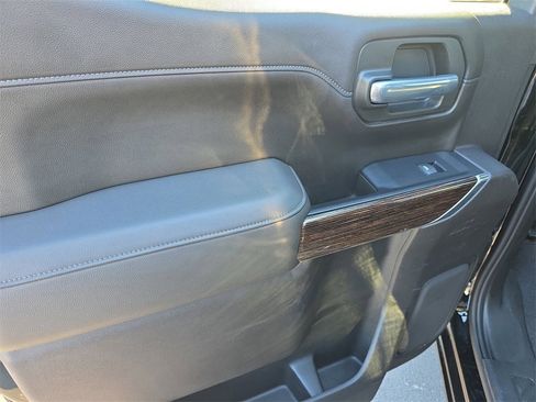 Used 2020 GMC Sierra 1500 SLE w/ SLE Value Package image 9