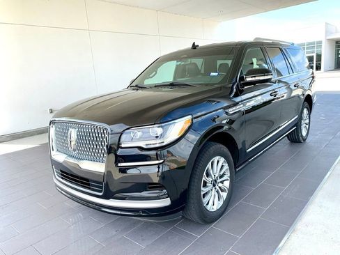 Used 2024 Lincoln Navigator L 4WD image 1