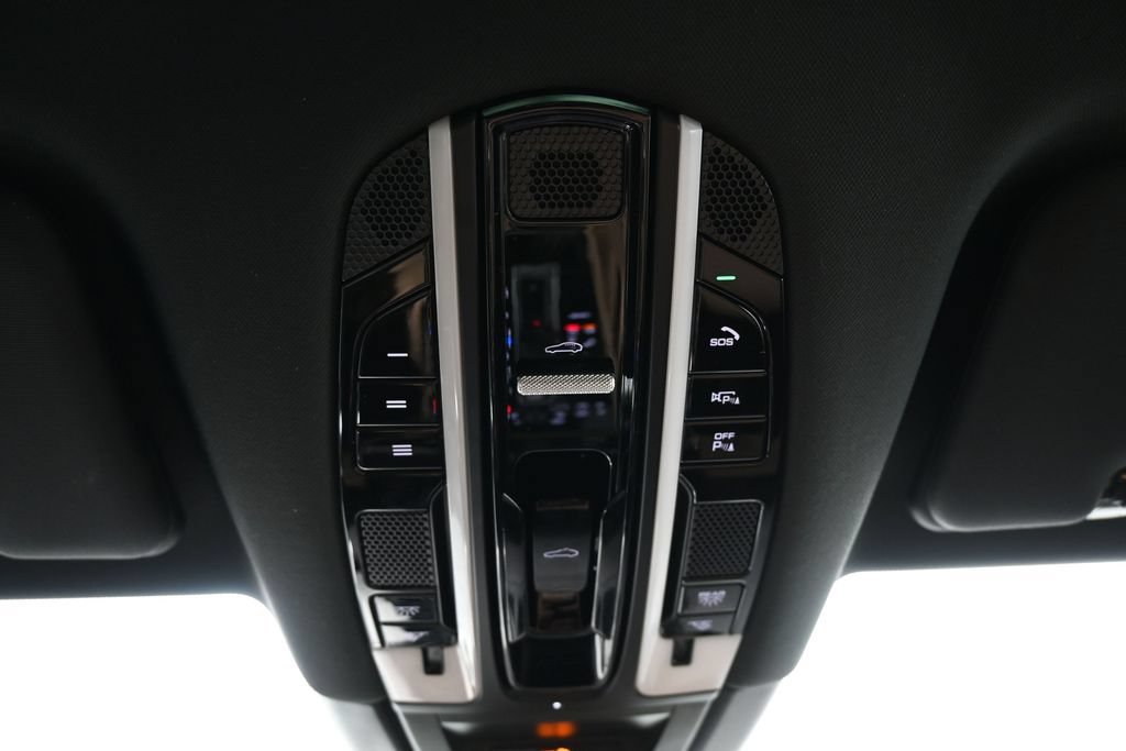 Certified 2022 Porsche Cayenne AWD/4WD image 29