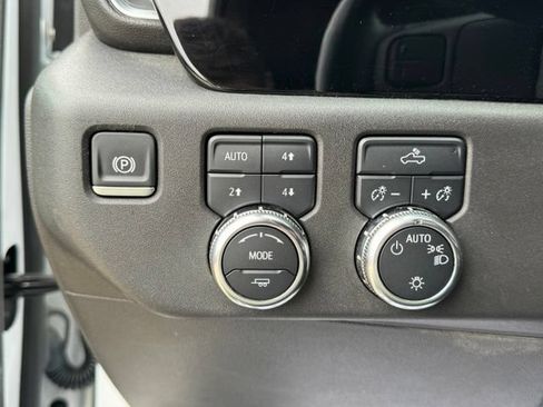 Used 2025 GMC Sierra 1500 SLE w/ X31 Off-Road Package AWD/4WD image 17