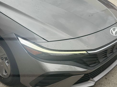 Used 2024 Hyundai Elantra SE FWD image 33