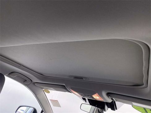 Used 2021 Toyota RAV4 XLE w/ Convenience Package image 13