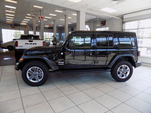Certified 2022 Jeep Wrangler Unlimited Sahara w/ LED Lighting Group AWD/4WD image 4