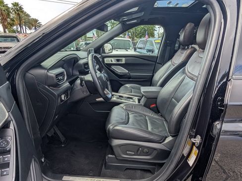 Used 2023 Ford Explorer Platinum w/ Technology Package AWD/4WD image 10