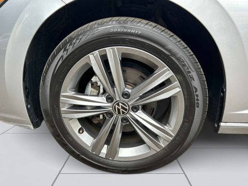 Used 2024 Volkswagen Jetta SE FWD image 8