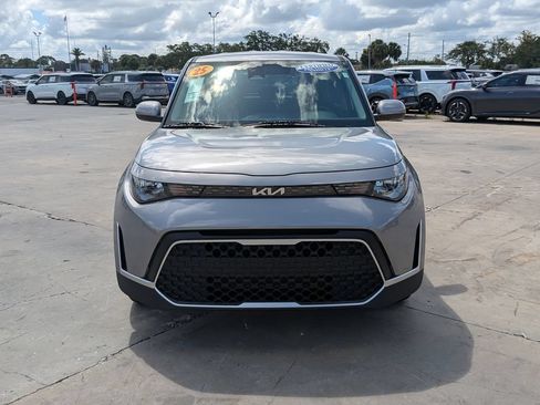 Certified 2025 Kia Soul LX w/ LX Technology Package FWD image 3