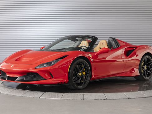 Used 2021 Ferrari F8 Tributo RWD image 1