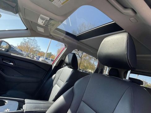 Used 2023 Nissan Rogue SL w/ SL Premium Package image 16