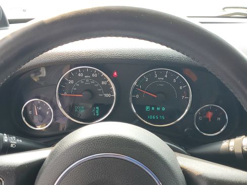 Used 2013 Jeep Wrangler Unlimited Sahara w/ Connectivity Group AWD/4WD image 10