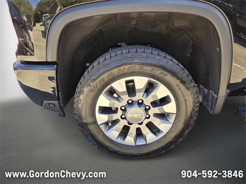 Used 2024 Chevrolet Silverado 2500 Custom w/ Custom Value Package image 11