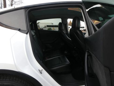 Used 2020 Tesla Model Y Long Range image 26