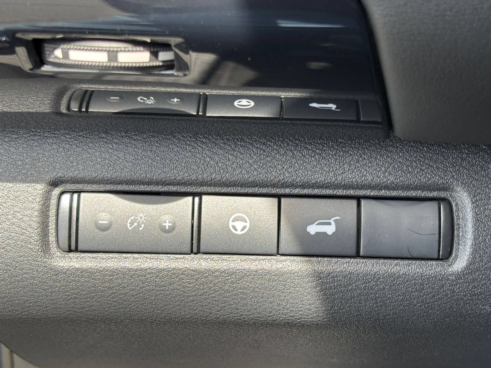 Used 2025 Nissan Pathfinder SV AWD/4WD image 22