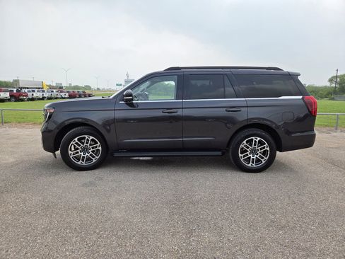 Used 2025 Ford Expedition Active AWD/4WD image 4