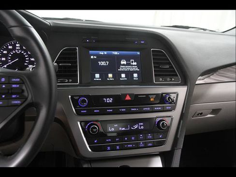 Used 2017 Hyundai Sonata Limited FWD image 9