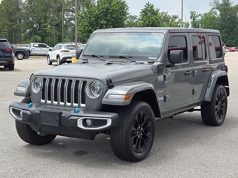 Used 2023 Jeep Wrangler Unlimited Sahara AWD/4WD image 2