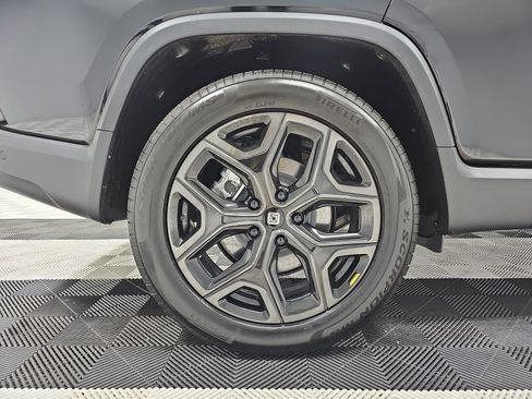 Used 2025 Rivian R1T Adventure image 12